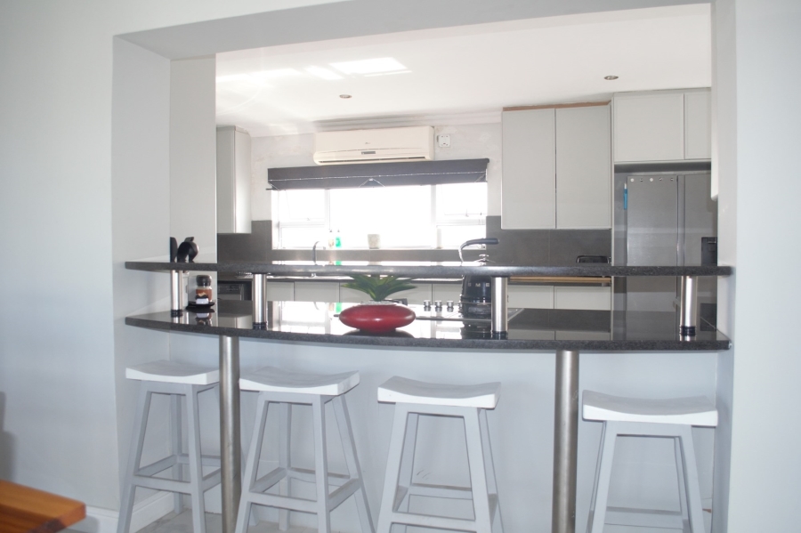 6 Bedroom Property for Sale in Perlemoenbaai Western Cape